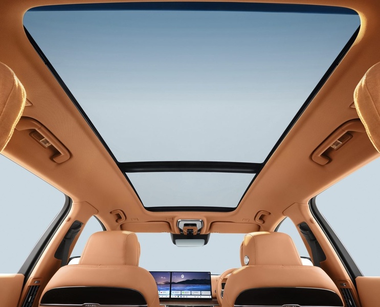 Hongqi E-HS9 panoramic sunroof cabin view